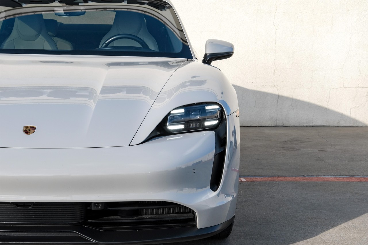 Porsche Taycan Vehicle Main Gallery Image 51