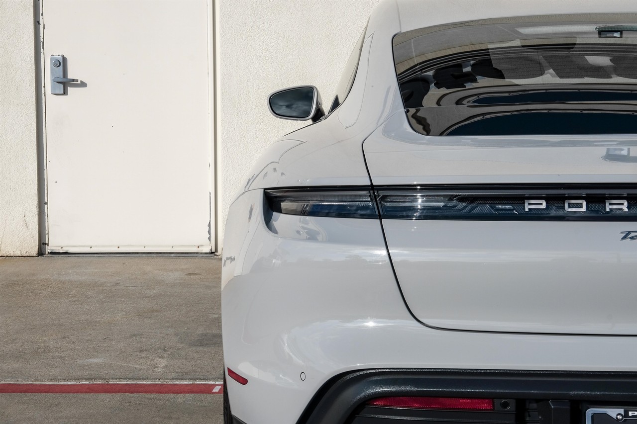 Porsche Taycan Vehicle Main Gallery Image 52