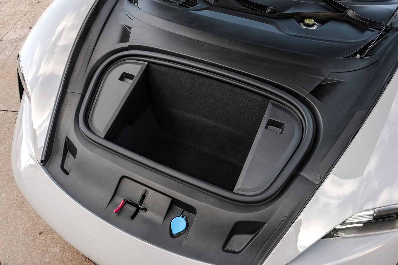 Porsche Taycan Vehicle Main Gallery Image 53