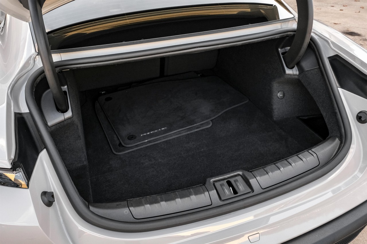 Porsche Taycan Vehicle Main Gallery Image 57