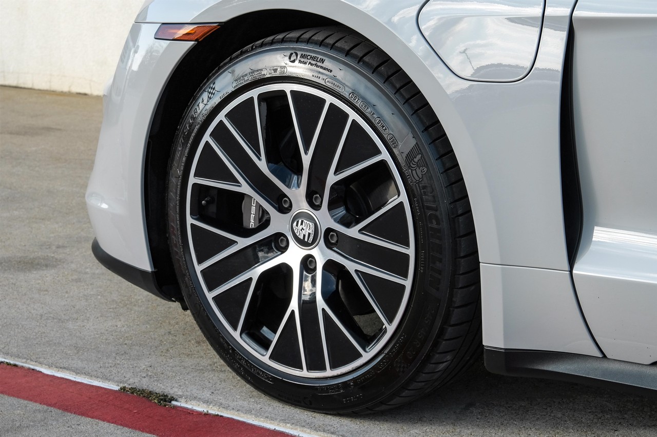 Porsche Taycan Vehicle Main Gallery Image 61