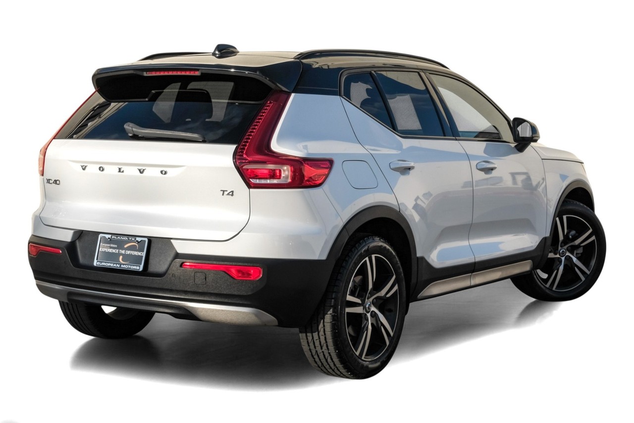 Volvo XC40 Vehicle Main Gallery Image 09