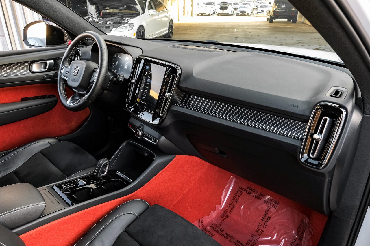 Volvo XC40 Vehicle Main Gallery Image 13