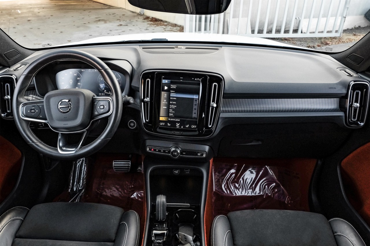 Volvo XC40 Vehicle Main Gallery Image 15