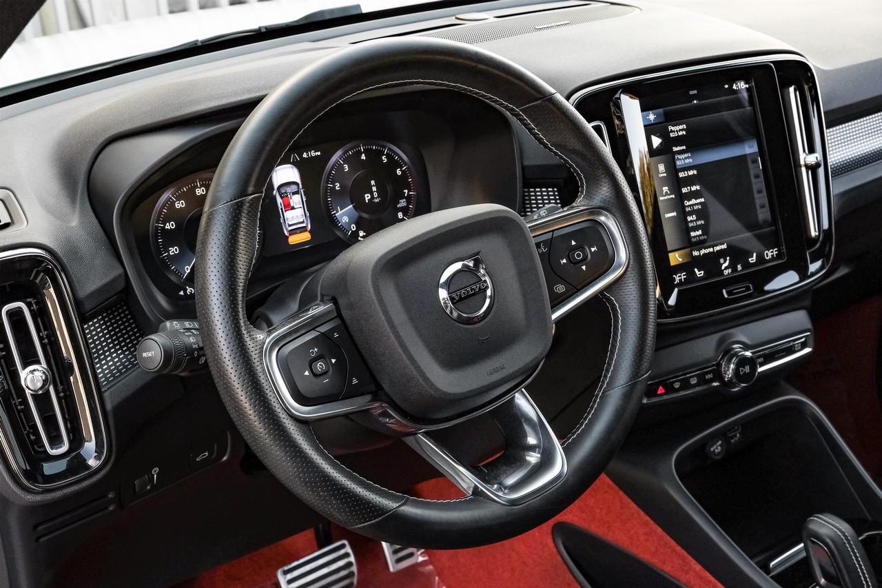 Volvo XC40 Vehicle Main Gallery Image 16