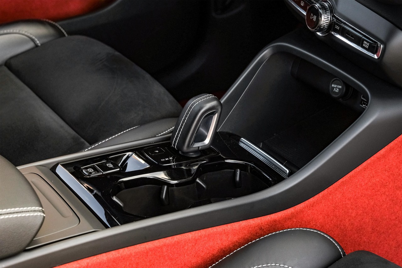 Volvo XC40 Vehicle Main Gallery Image 24