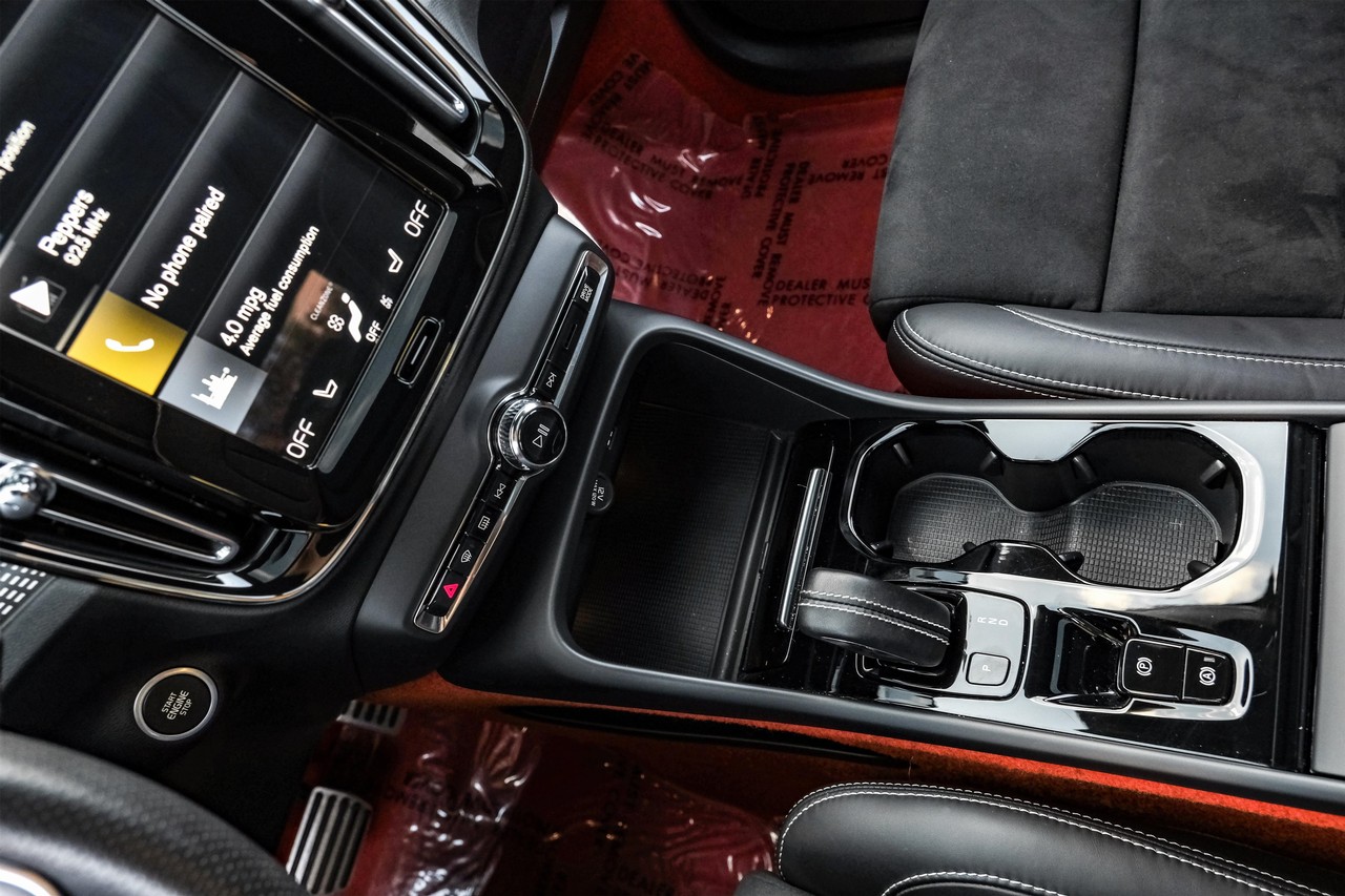 Volvo XC40 Vehicle Main Gallery Image 25