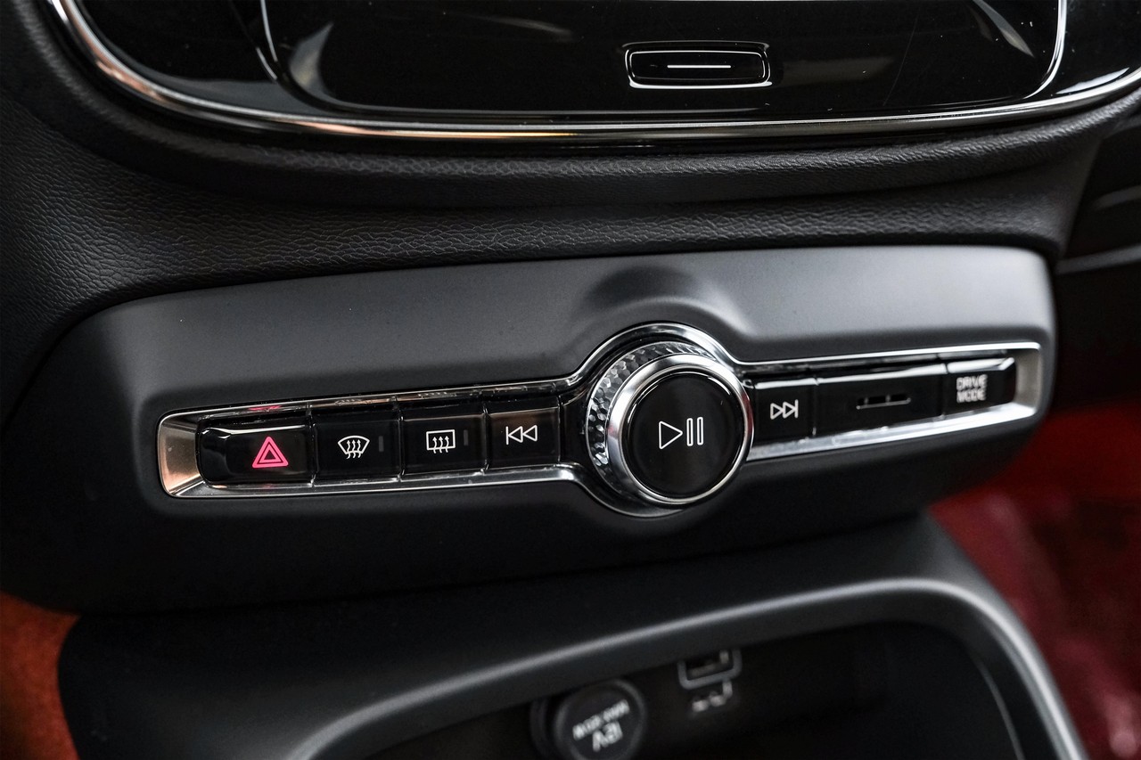 Volvo XC40 Vehicle Main Gallery Image 26