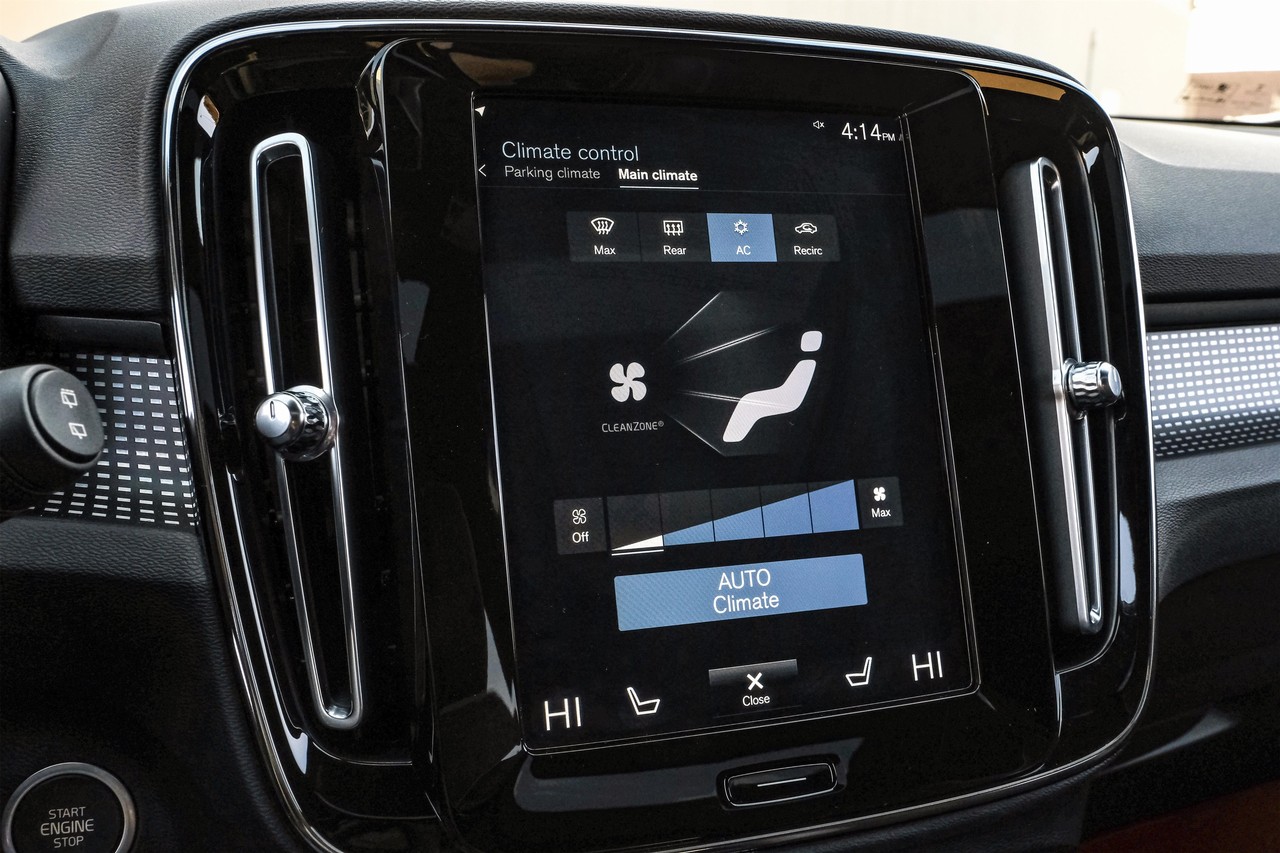 Volvo XC40 Vehicle Main Gallery Image 30