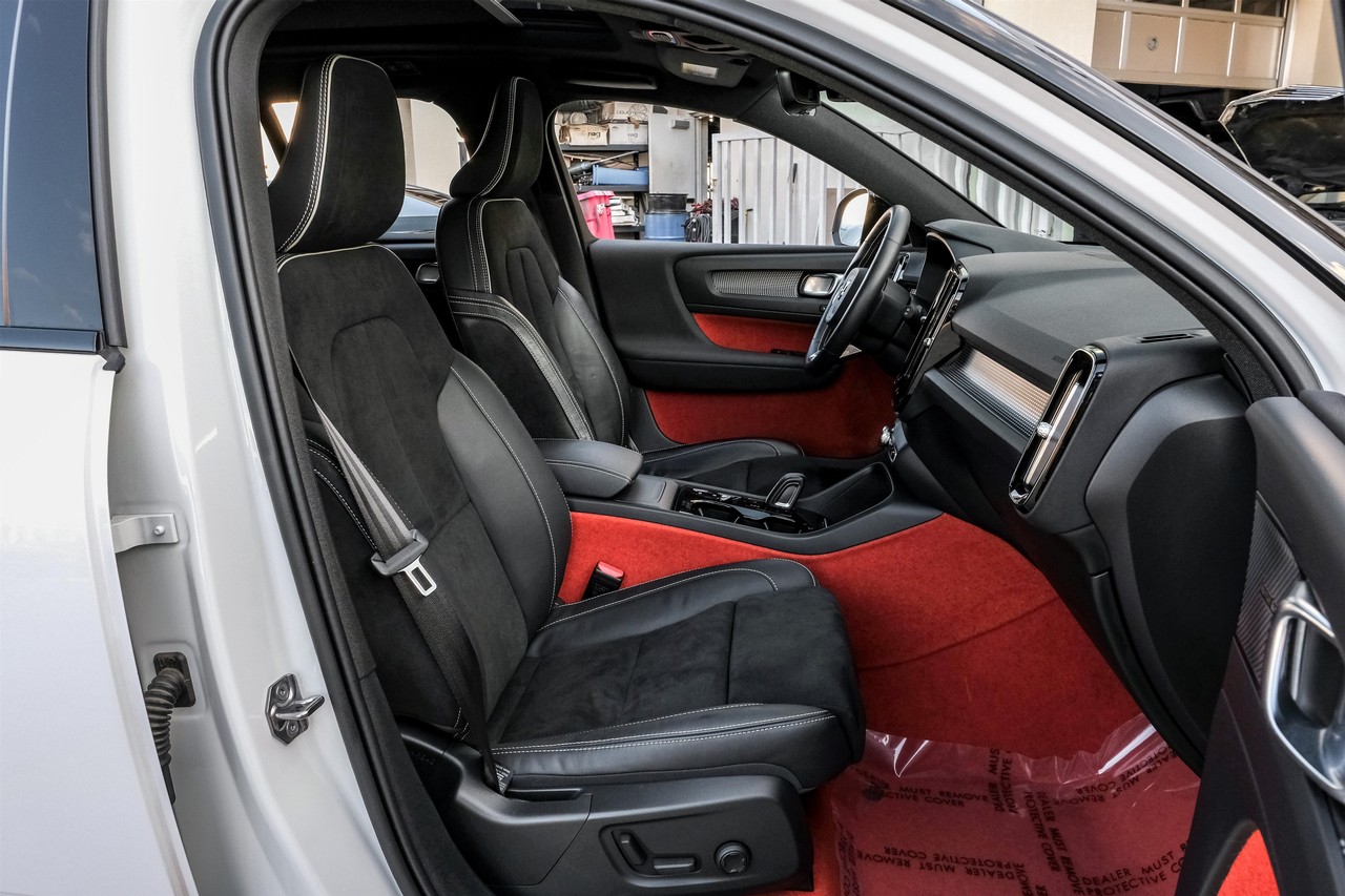 Volvo XC40 Vehicle Main Gallery Image 36