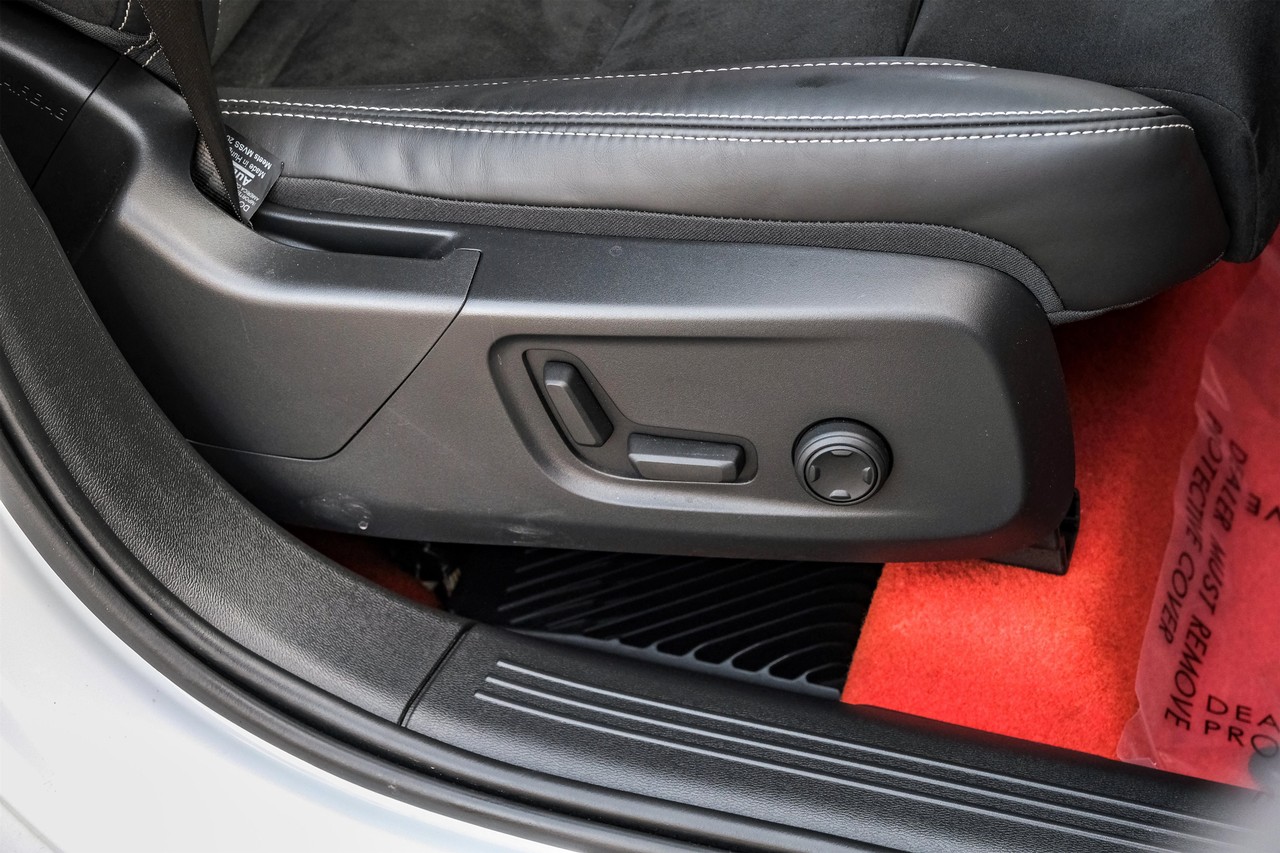 Volvo XC40 Vehicle Main Gallery Image 38