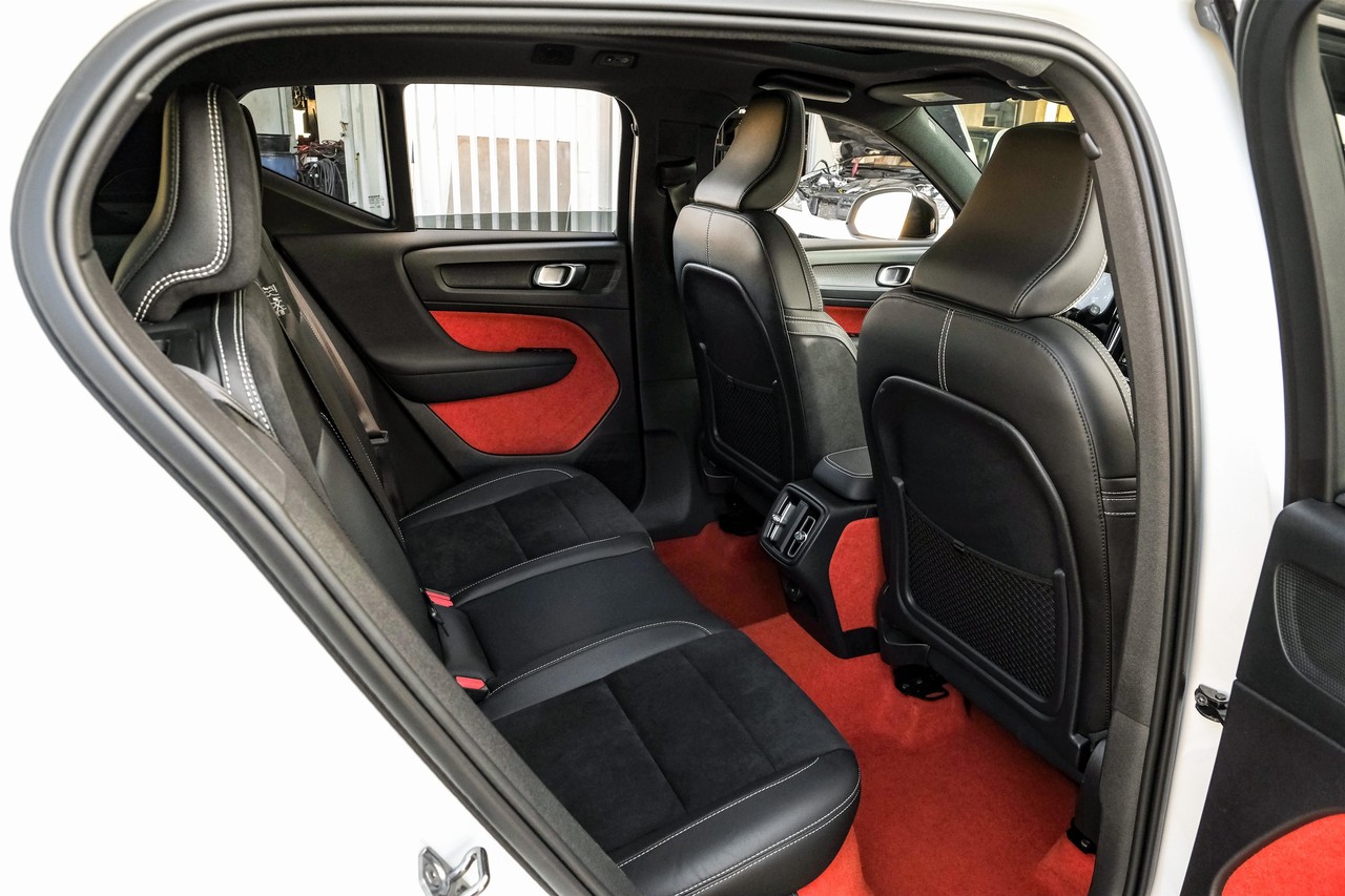 Volvo XC40 Vehicle Main Gallery Image 40