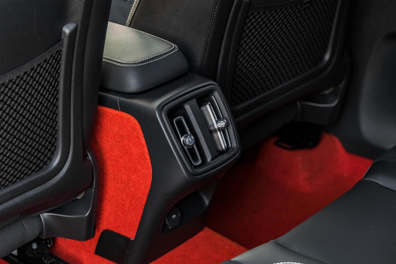 Volvo XC40 Vehicle Main Gallery Image 41