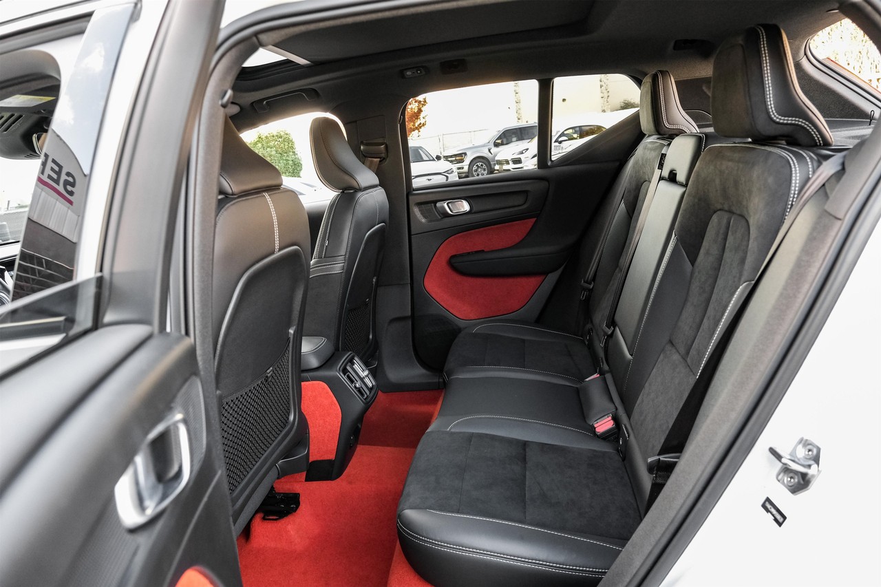 Volvo XC40 Vehicle Main Gallery Image 43