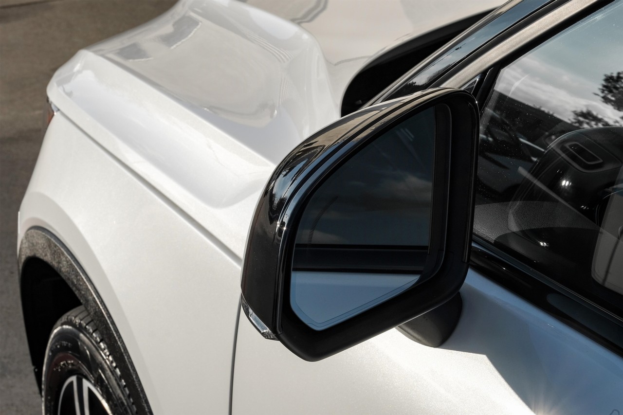 Volvo XC40 Vehicle Main Gallery Image 45