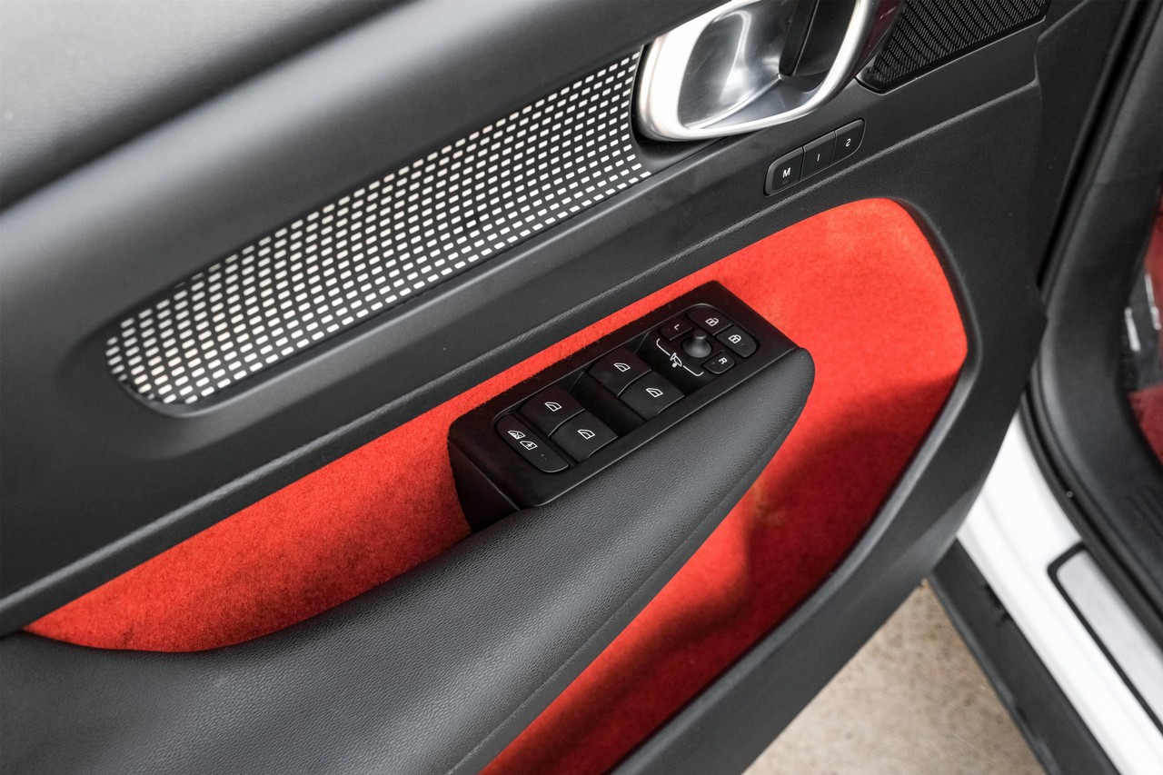 Volvo XC40 Vehicle Main Gallery Image 47