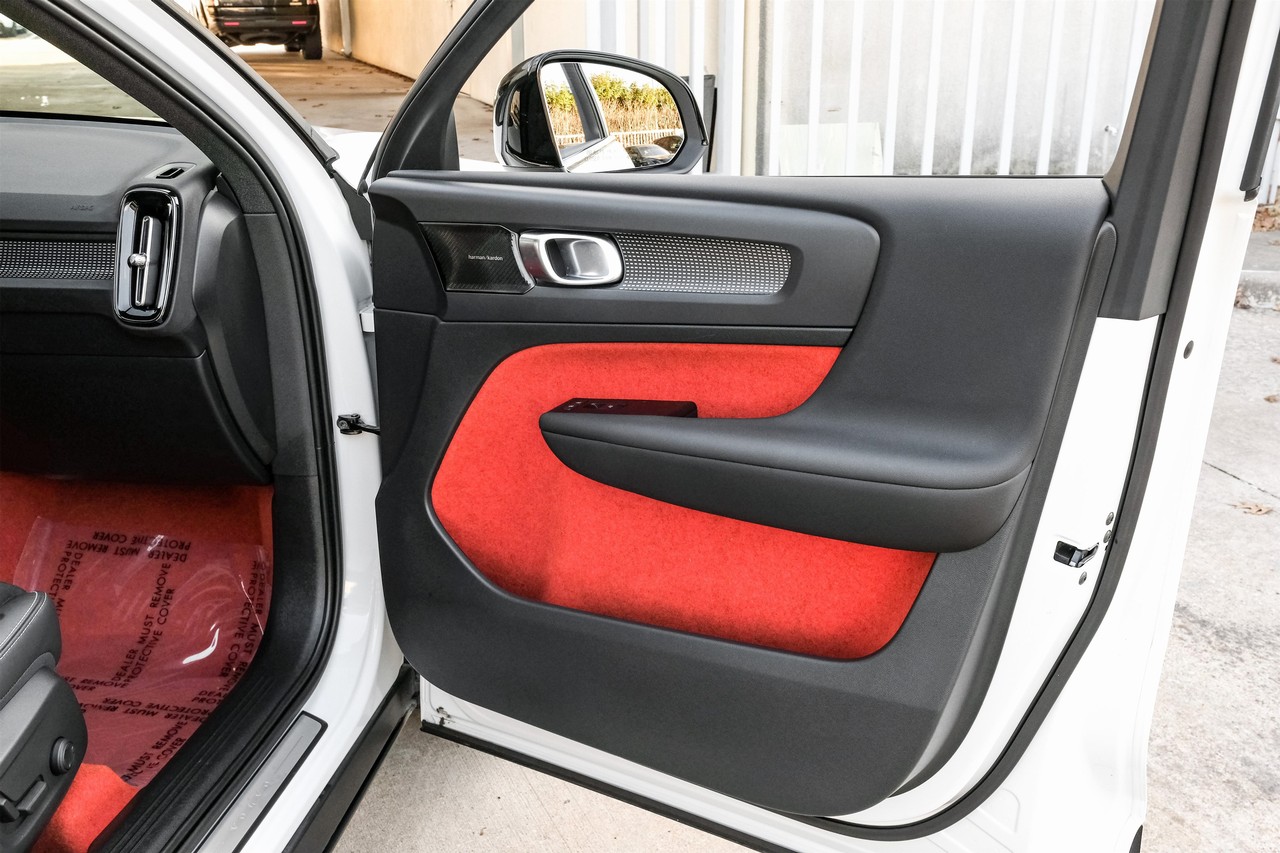 Volvo XC40 Vehicle Main Gallery Image 50