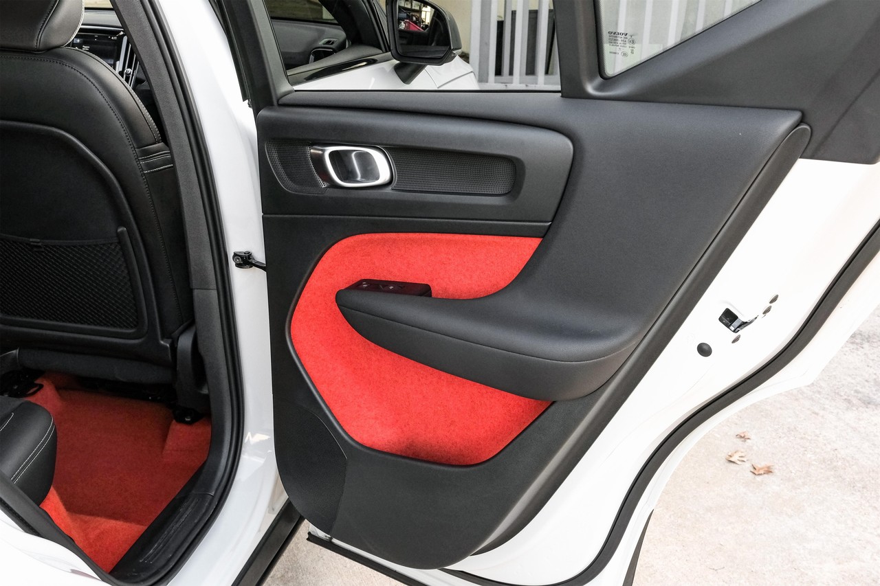 Volvo XC40 Vehicle Main Gallery Image 52