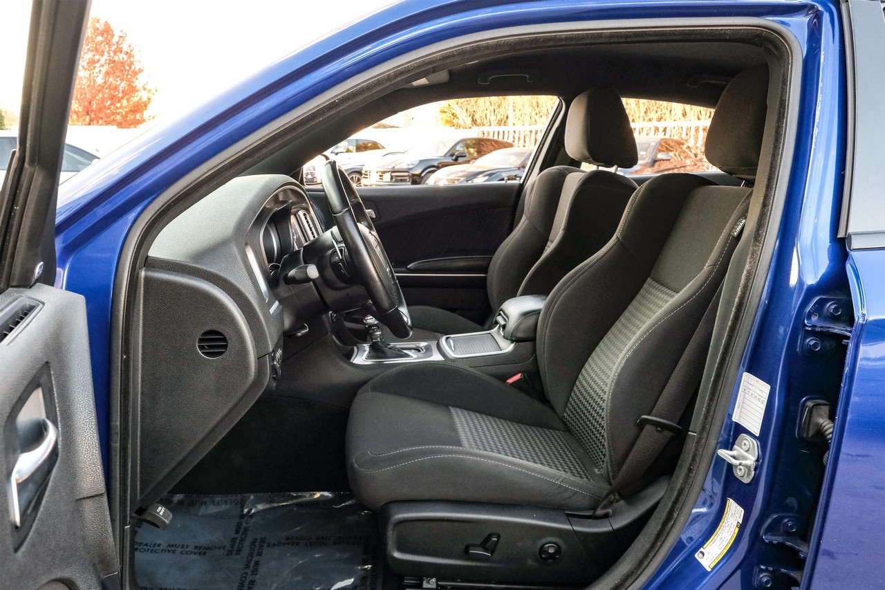 Dodge Charger Vehicle Main Gallery Image 04