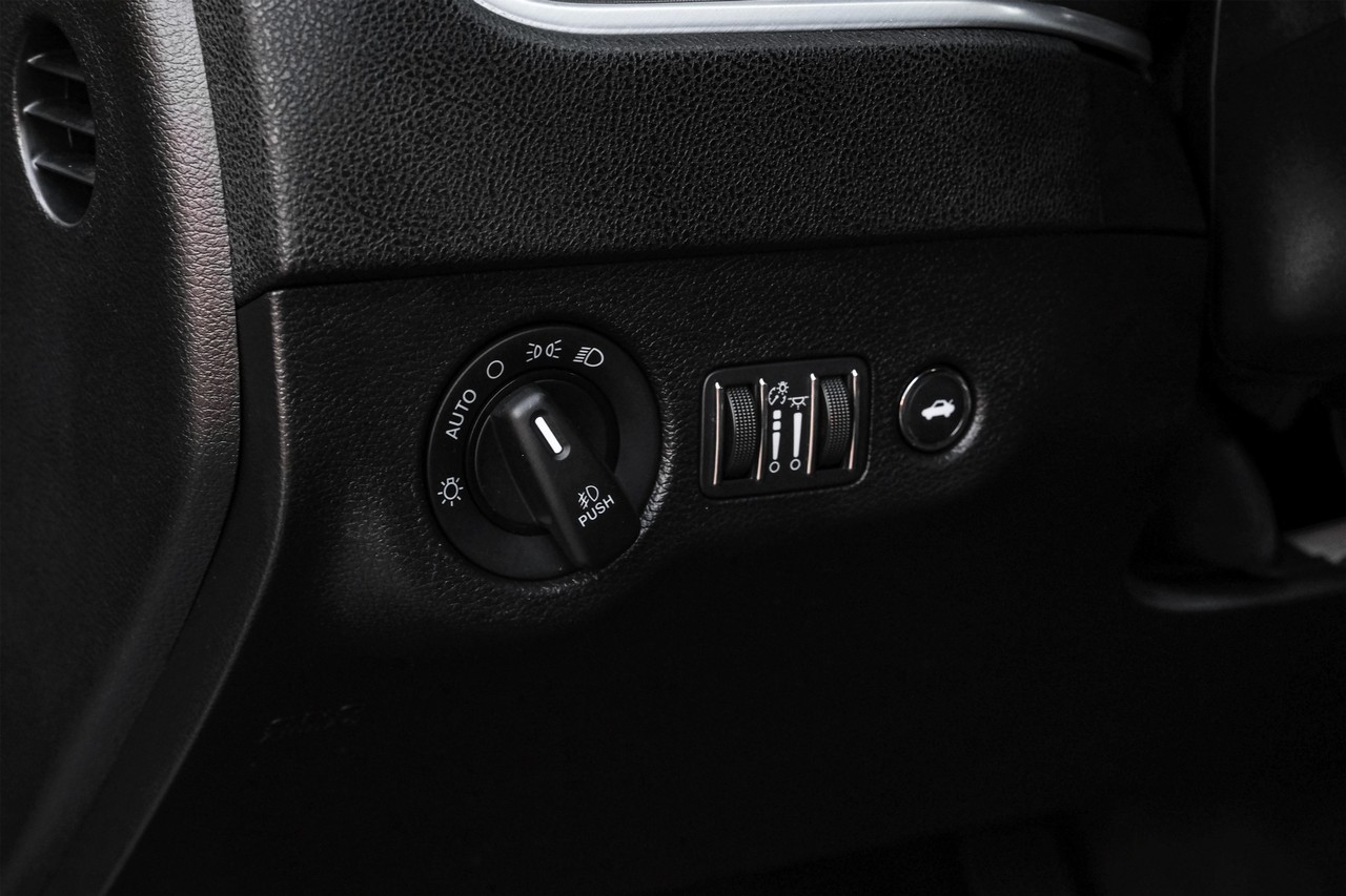 Dodge Charger Vehicle Main Gallery Image 25