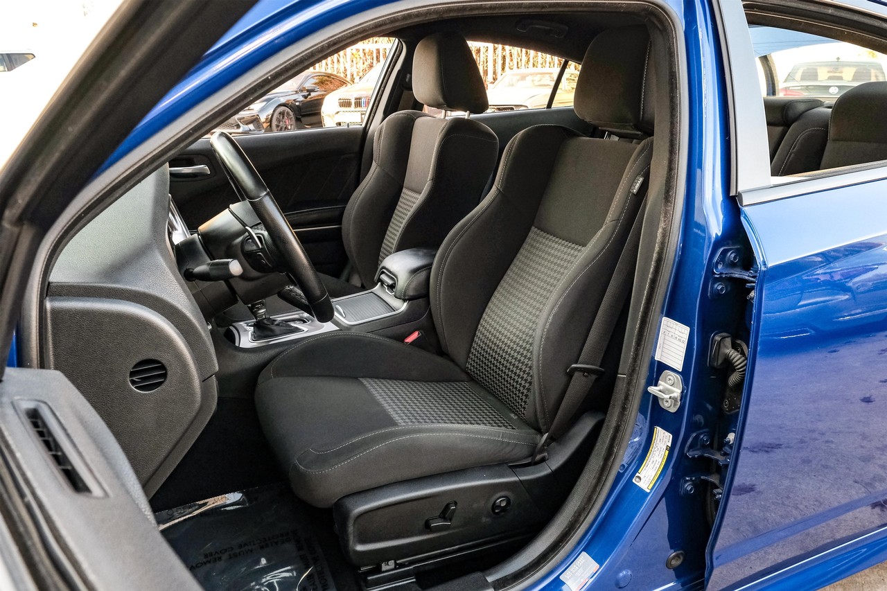 Dodge Charger Vehicle Main Gallery Image 34