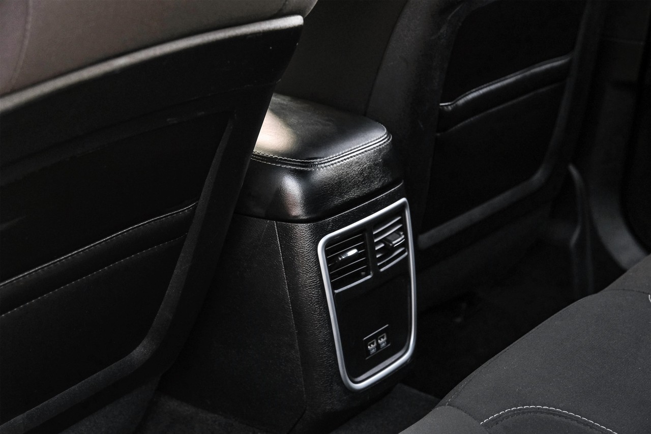 Dodge Charger Vehicle Main Gallery Image 40