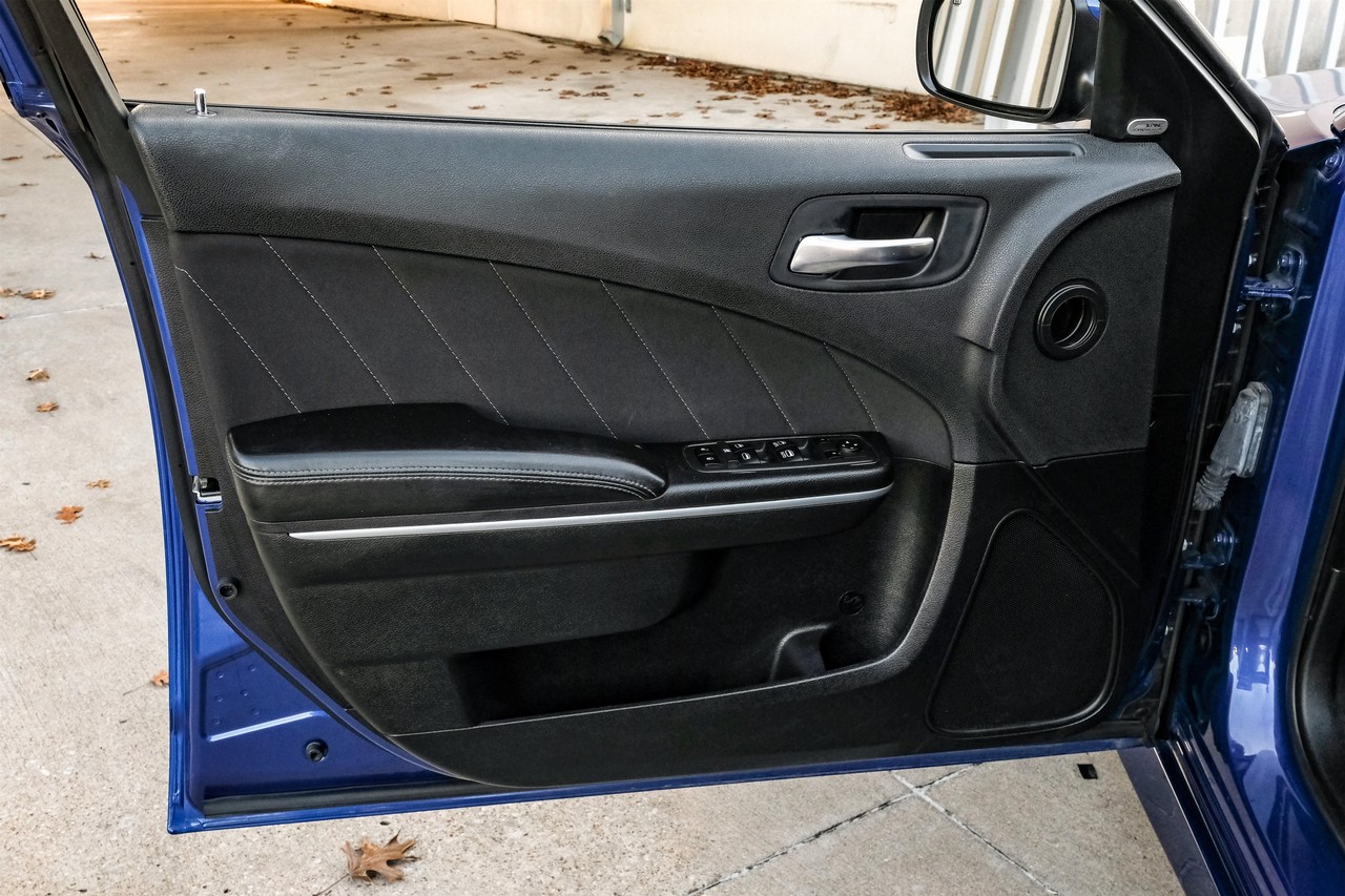 Dodge Charger Vehicle Main Gallery Image 45