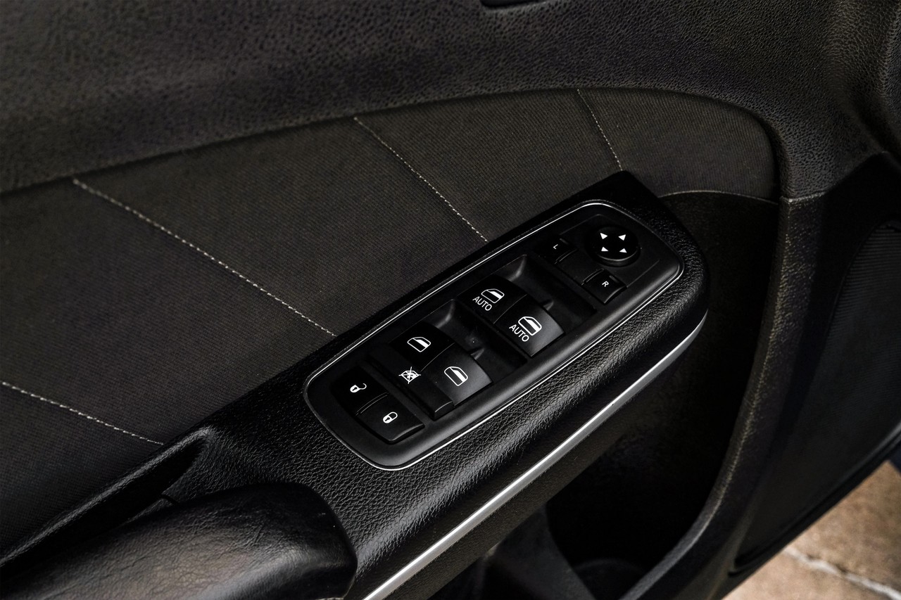 Dodge Charger Vehicle Main Gallery Image 46