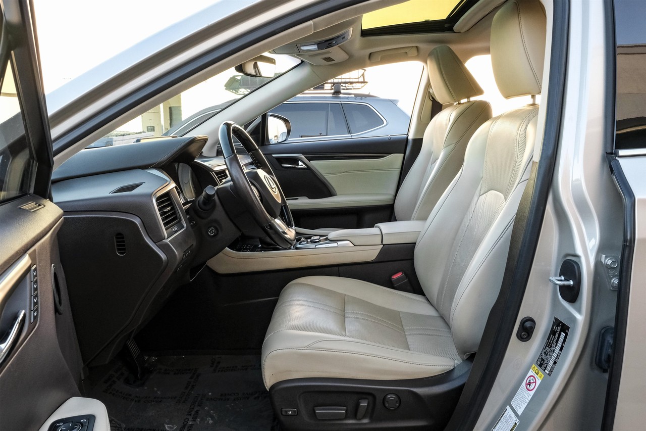 Lexus RX Vehicle Main Gallery Image 04