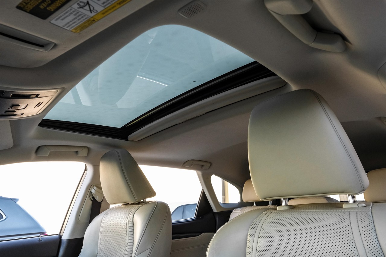 Lexus RX Vehicle Main Gallery Image 05