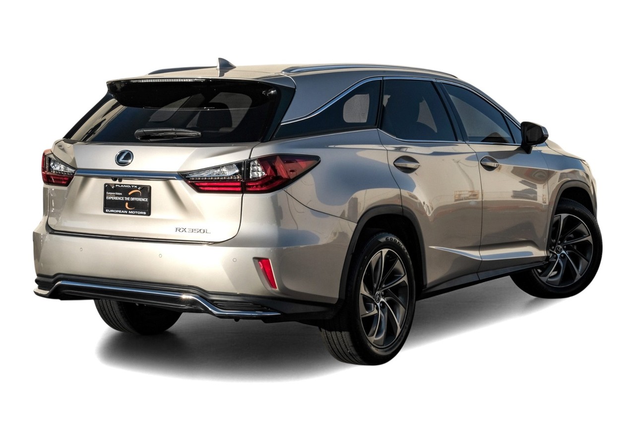 Lexus RX Vehicle Main Gallery Image 09