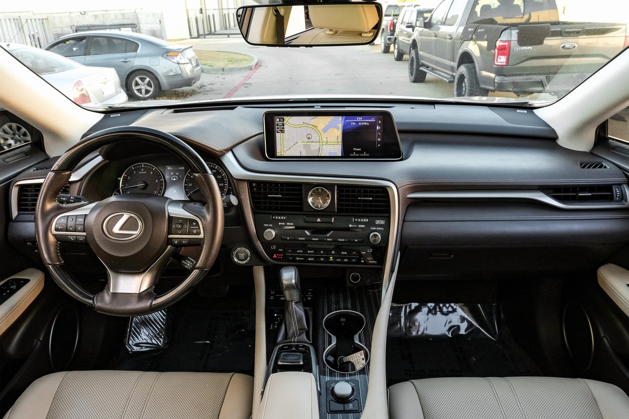 Lexus RX Vehicle Main Gallery Image 15