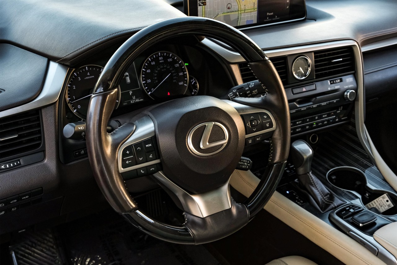 Lexus RX Vehicle Main Gallery Image 16