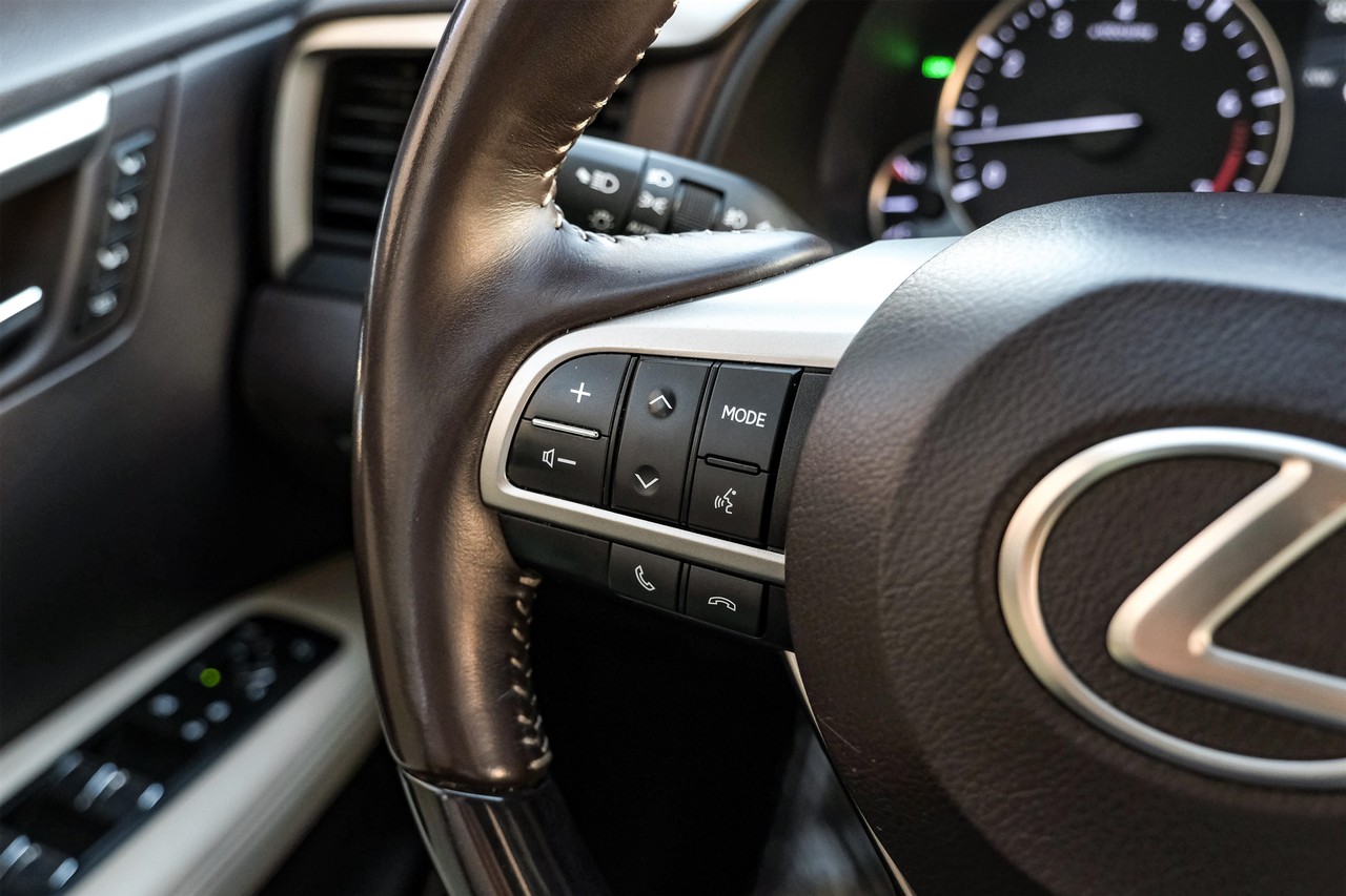 Lexus RX Vehicle Main Gallery Image 17