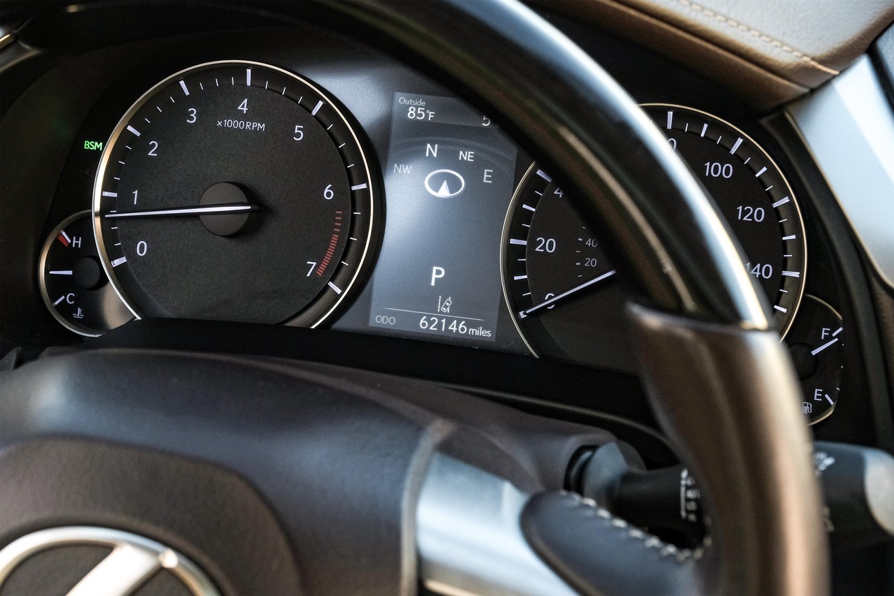 Lexus RX Vehicle Main Gallery Image 19