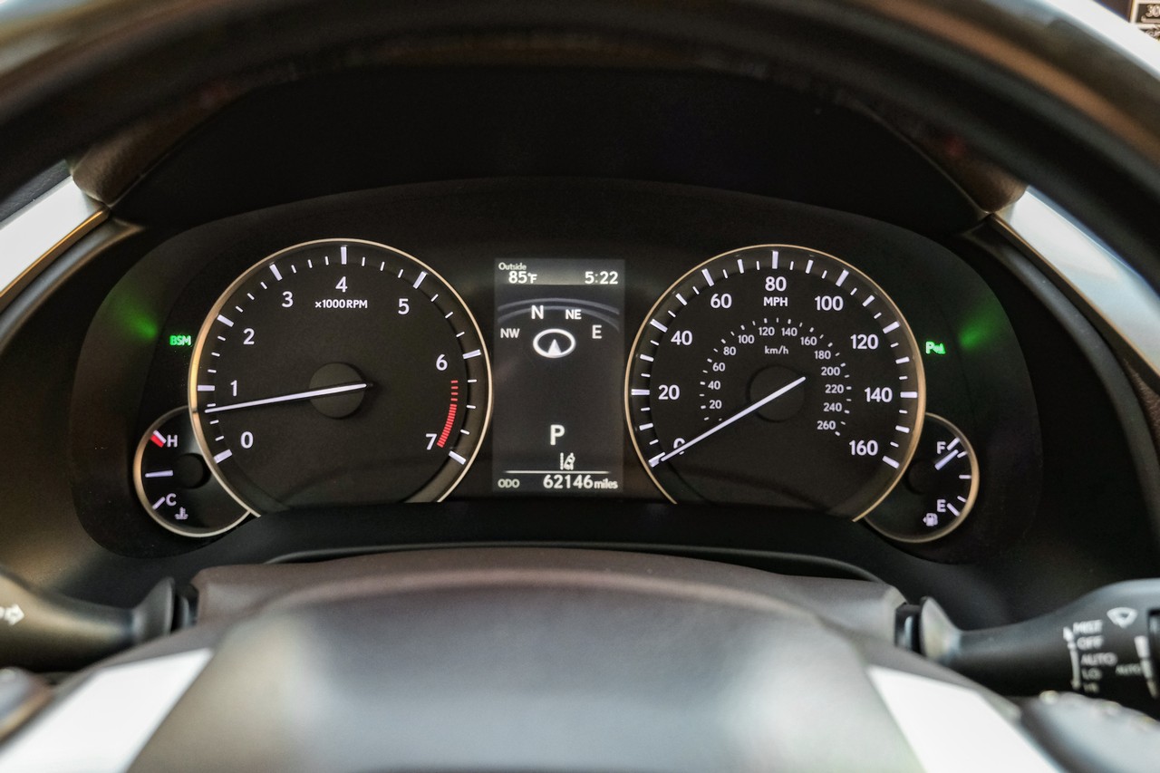 Lexus RX Vehicle Main Gallery Image 20