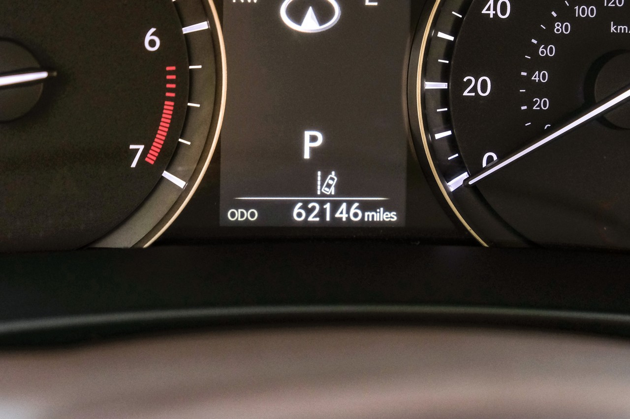 Lexus RX Vehicle Main Gallery Image 21