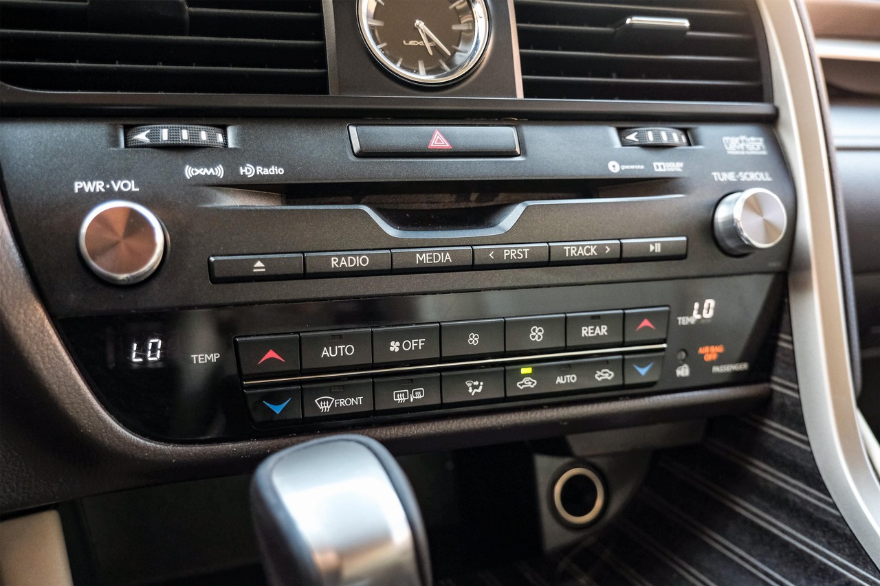 Lexus RX Vehicle Main Gallery Image 27