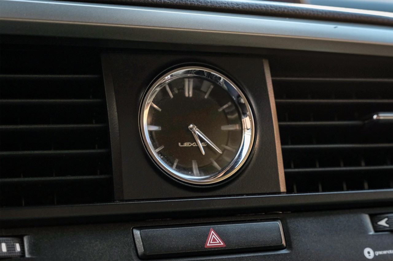 Lexus RX Vehicle Main Gallery Image 28