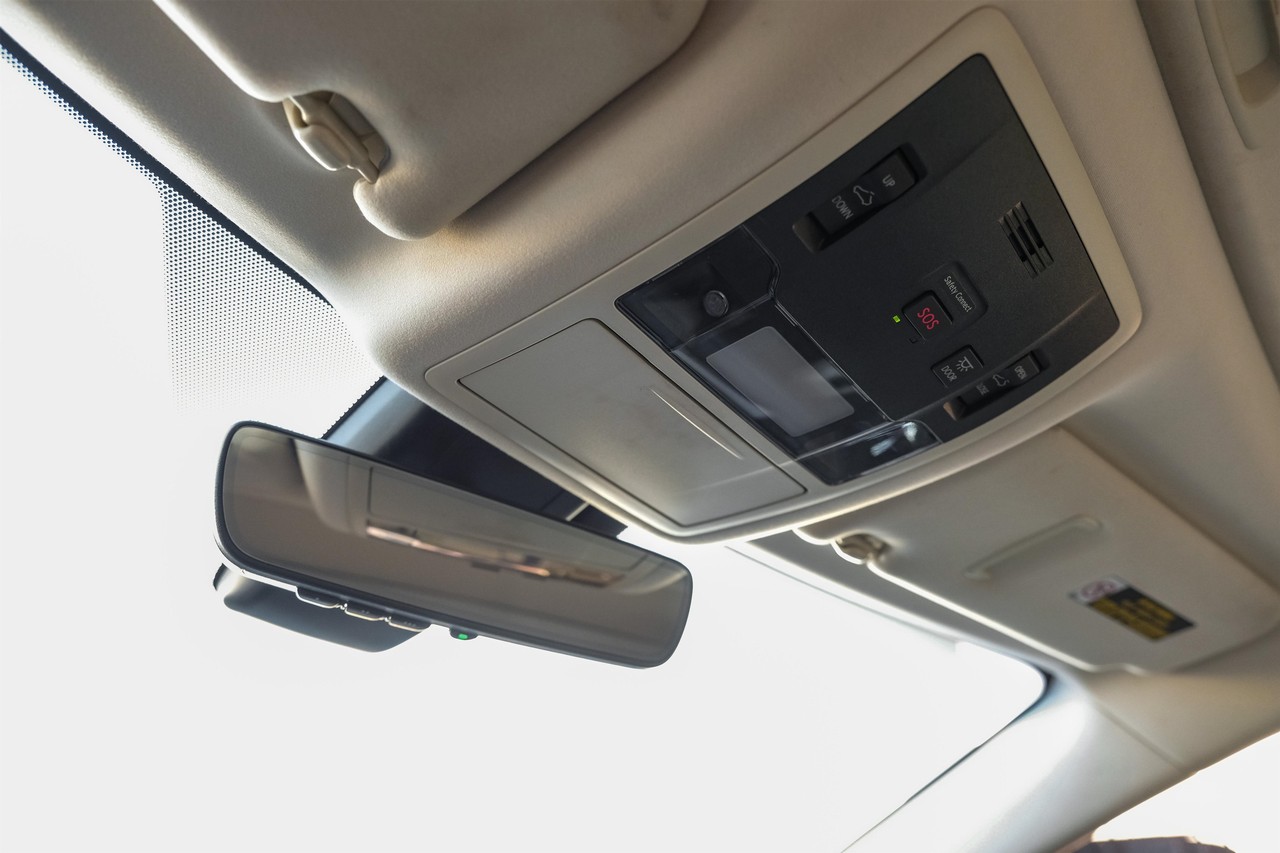 Lexus RX Vehicle Main Gallery Image 29