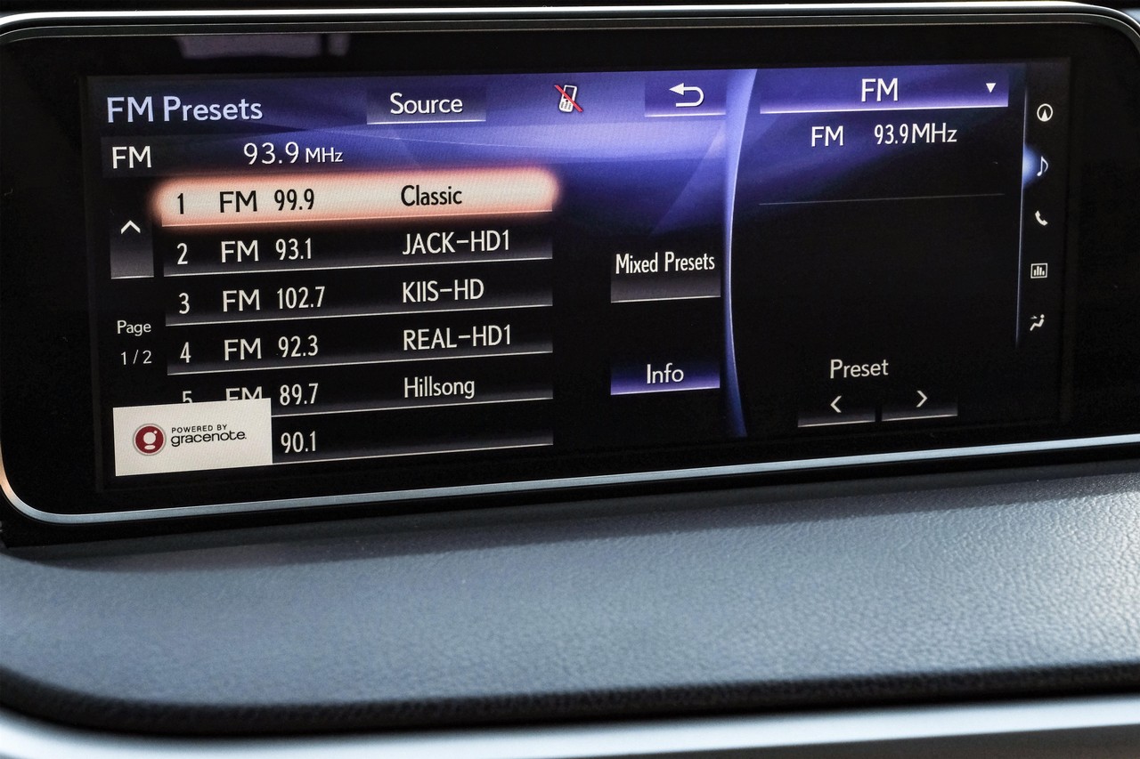 Lexus RX Vehicle Main Gallery Image 32