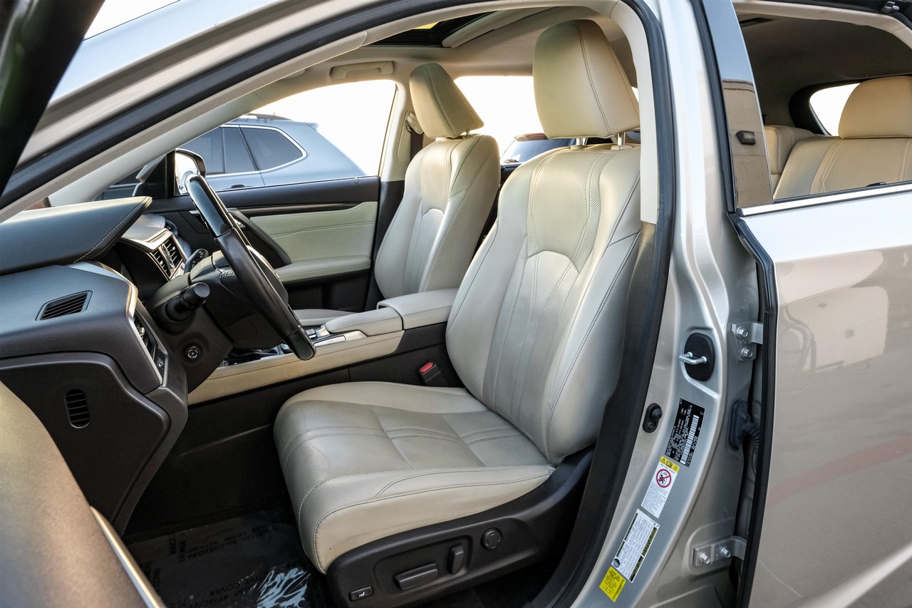 Lexus RX Vehicle Main Gallery Image 33