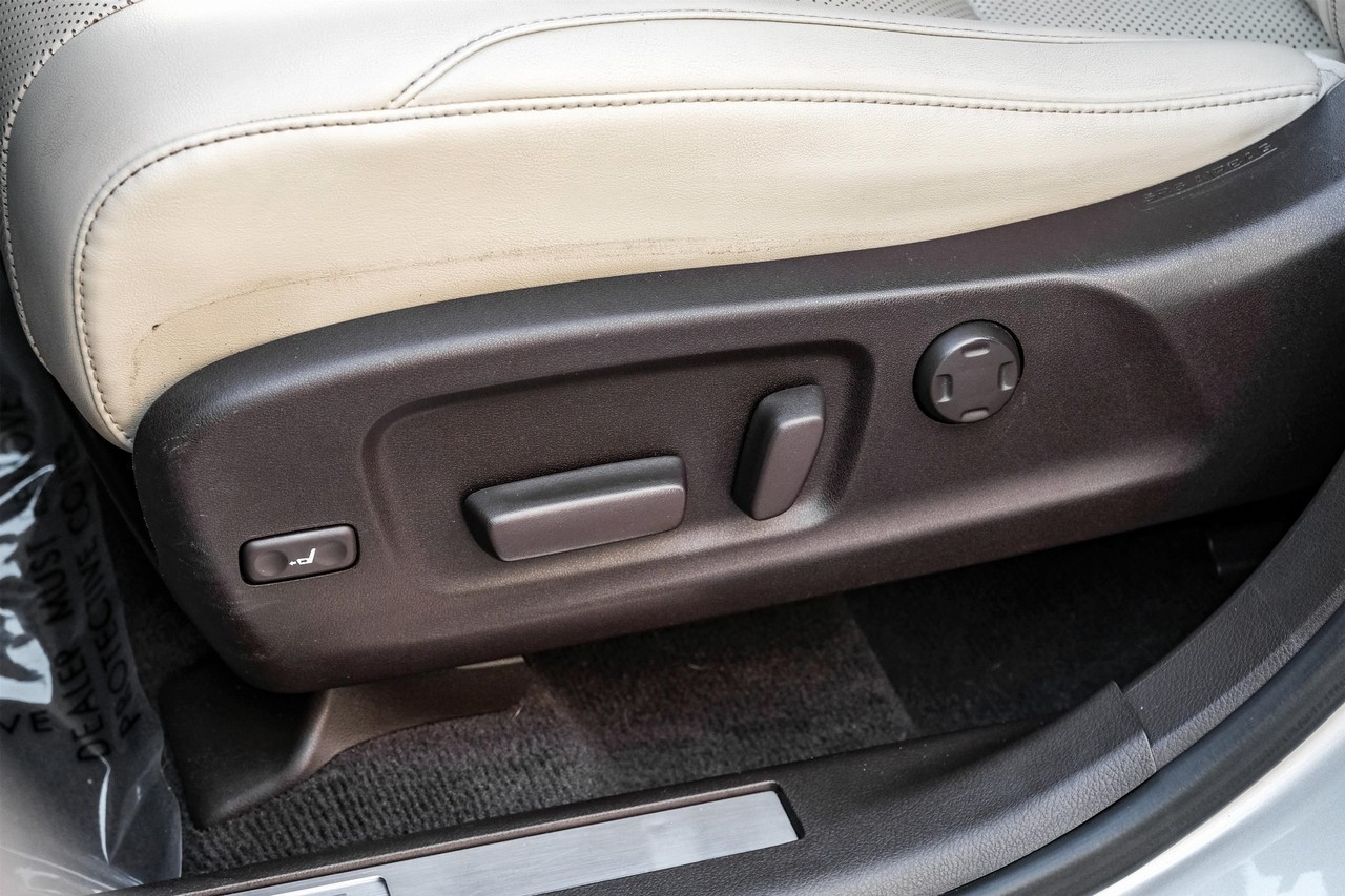 Lexus RX Vehicle Main Gallery Image 34