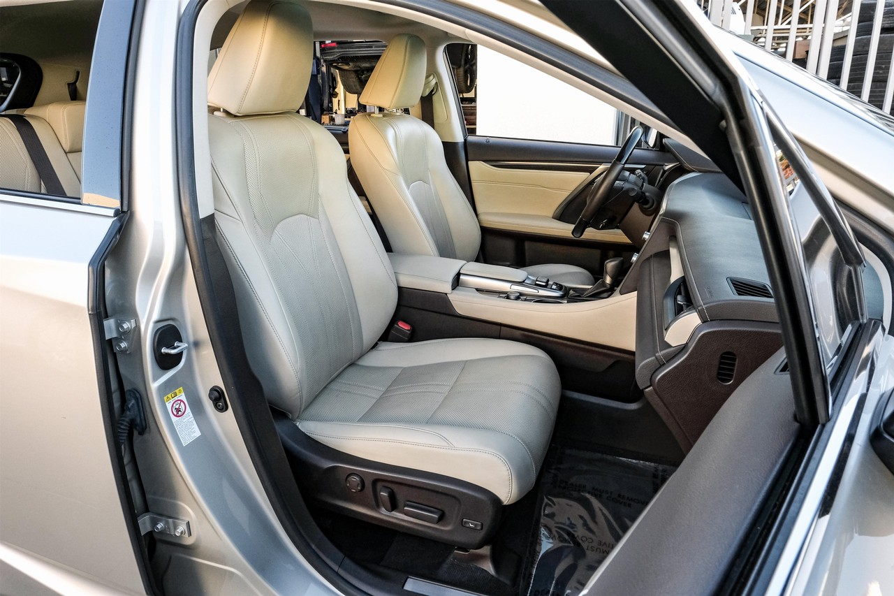 Lexus RX Vehicle Main Gallery Image 36