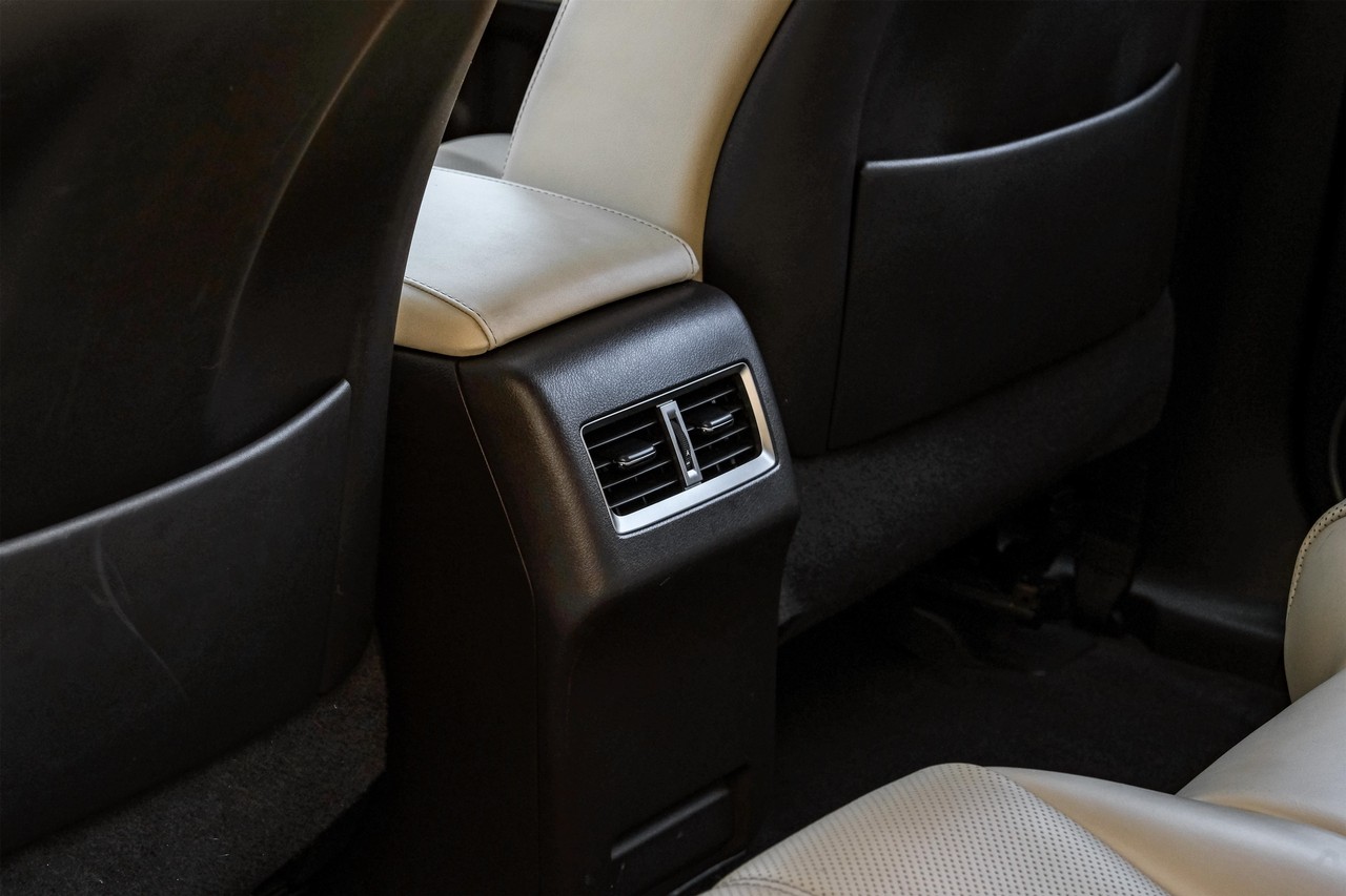 Lexus RX Vehicle Main Gallery Image 40