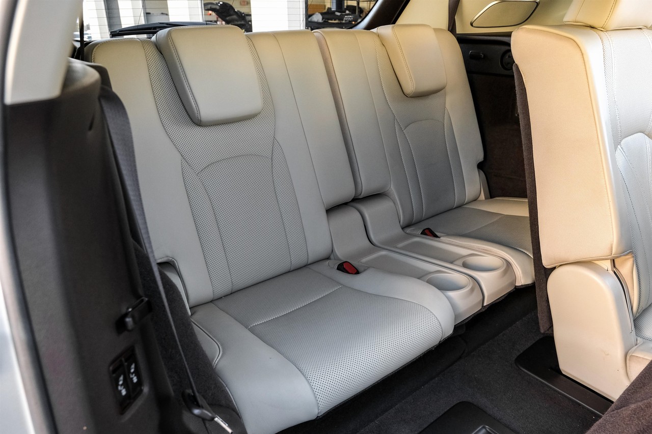 Lexus RX Vehicle Main Gallery Image 43