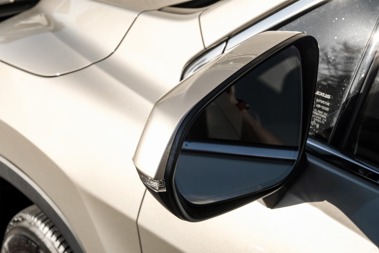 Lexus RX Vehicle Main Gallery Image 45