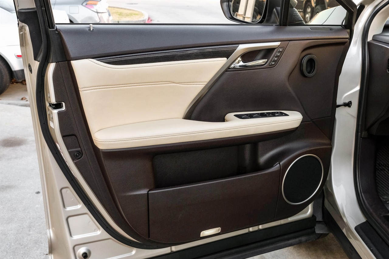 Lexus RX Vehicle Main Gallery Image 46