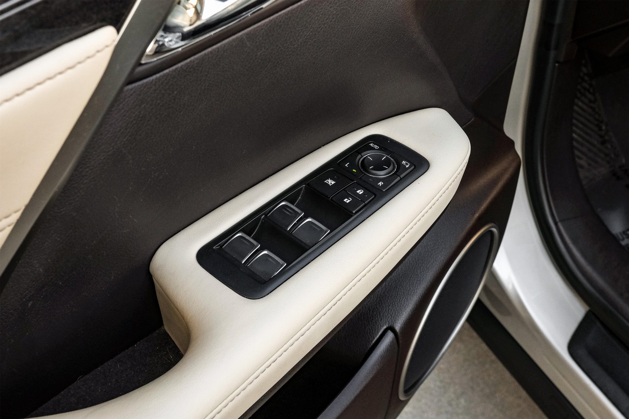 Lexus RX Vehicle Main Gallery Image 47