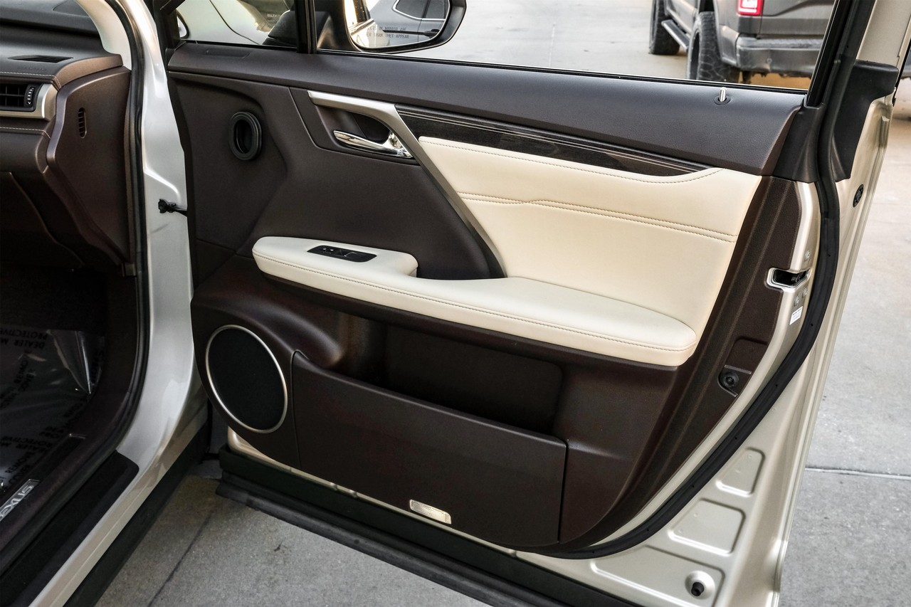 Lexus RX Vehicle Main Gallery Image 48